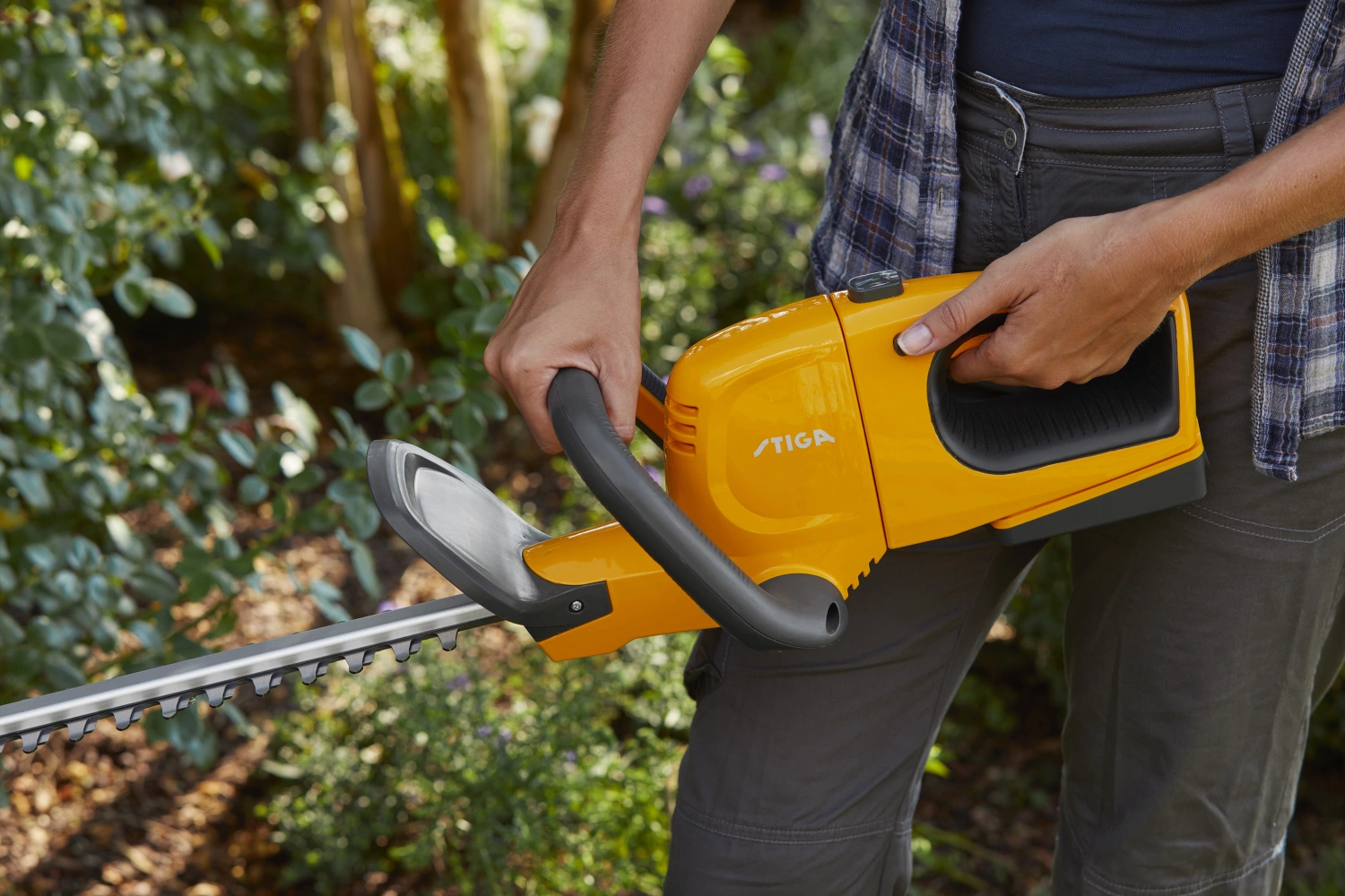 Stiga HT 100e Kit Accu heggenschaar set (1x 2,0Ah) - 50cm - 25mm-image