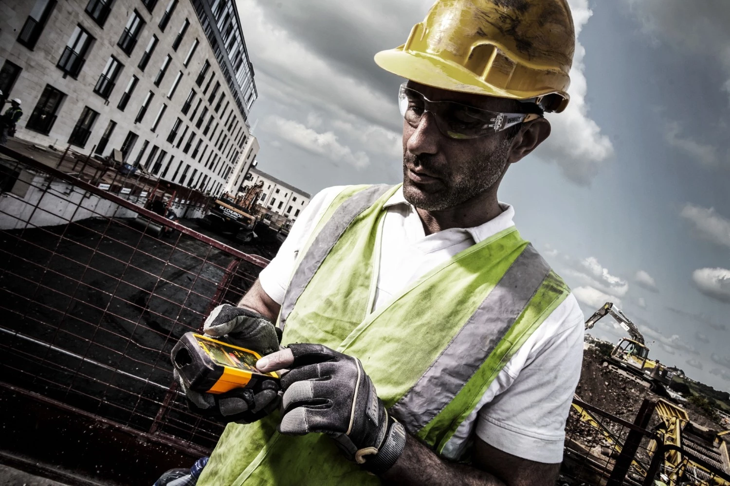 DeWALT DW03050 - Télémètre laser dans étui - 50m-image