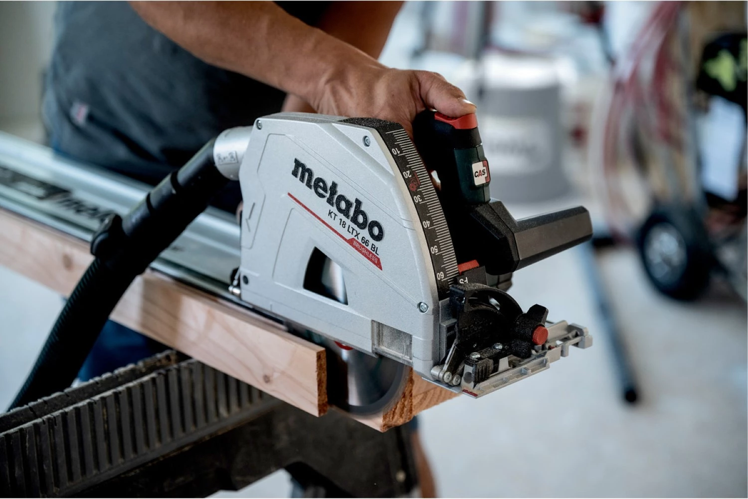 Metabo KT 18 LTX 66 BL 18V Li-ion batterie scie circulaire plongeante kit (2x 8,0Ah batterie) dans metaBOX - 165 x 20mm - sans charbon-image