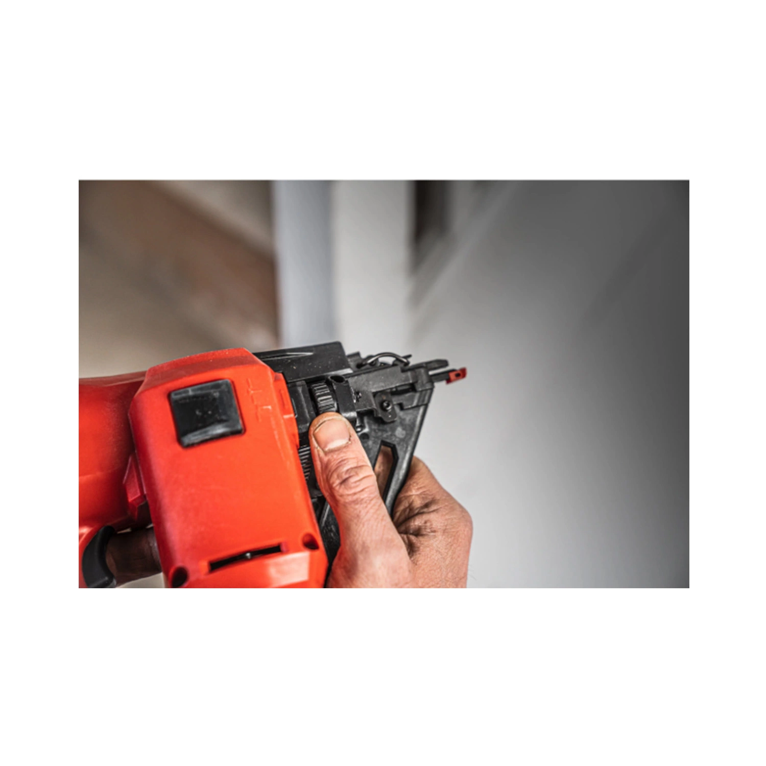 Milwaukee M18 FN16GA-0 18V Li-ion Accu afwerktacker body-image