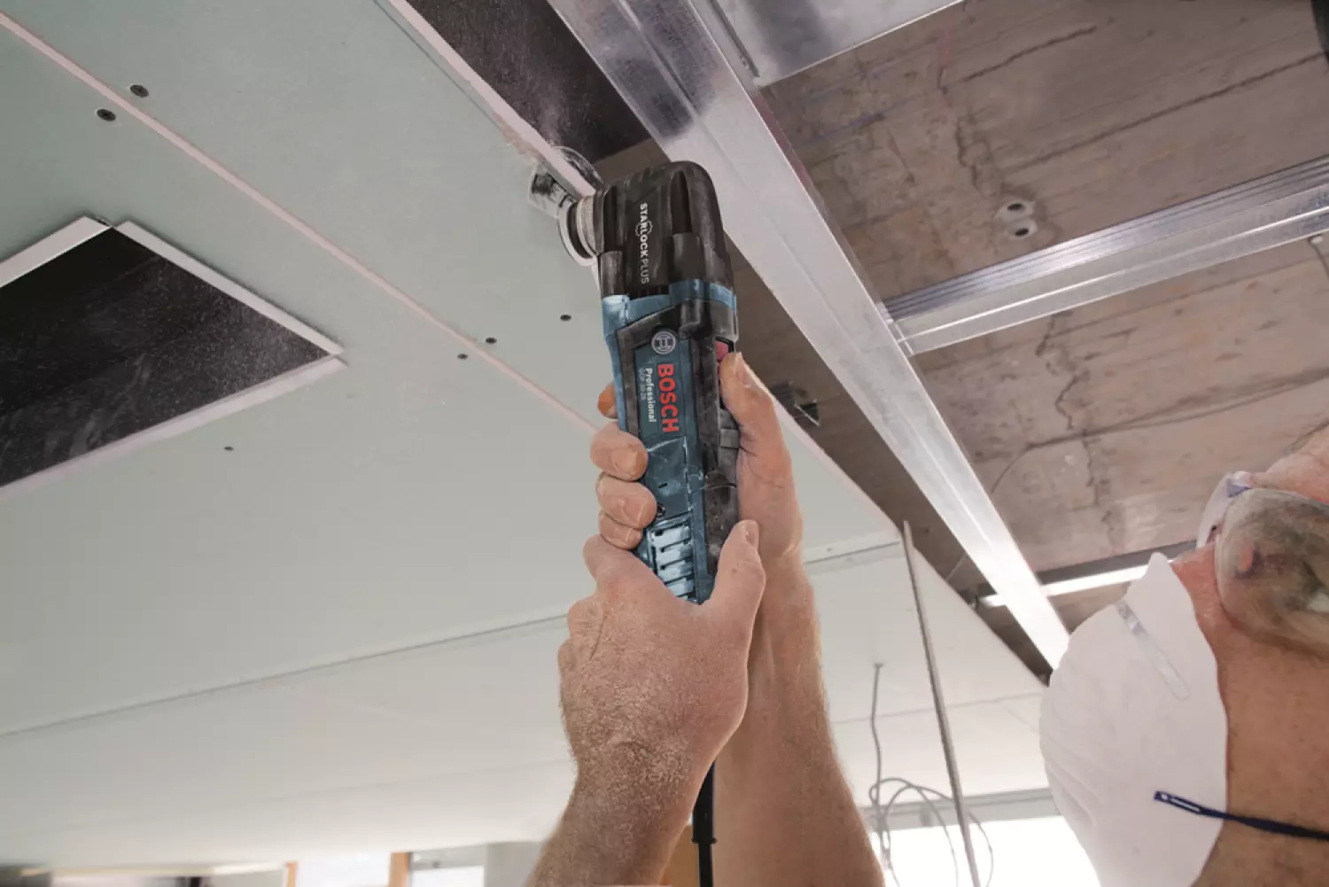 Bosch GOP 30-28 Outil multifonction + lame de scie circulaire - 300W-image