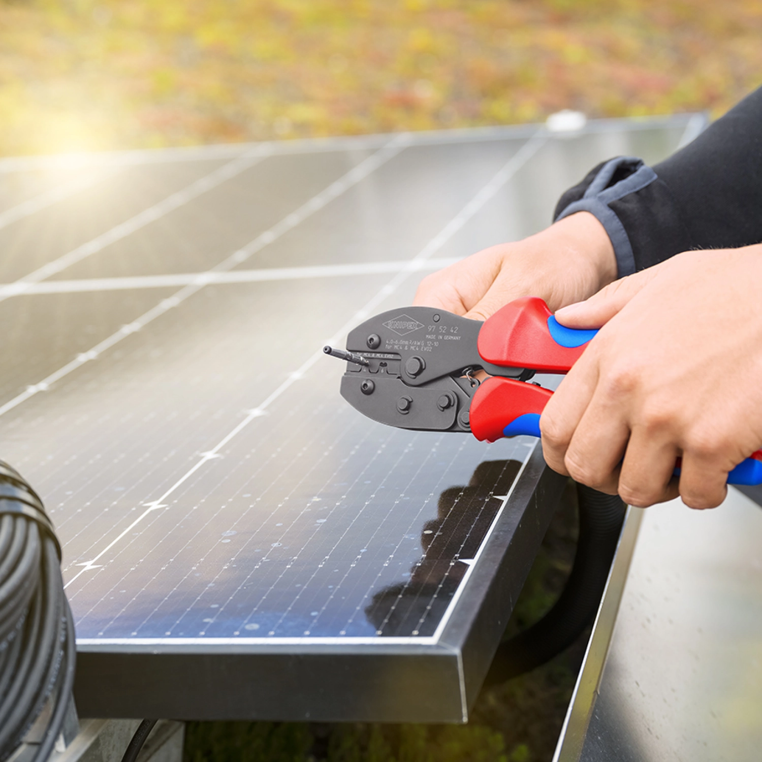 Knipex 97 52 42 Pince à sertir PreciForce pour connecteurs MC4/ MC4 EVO 2-image