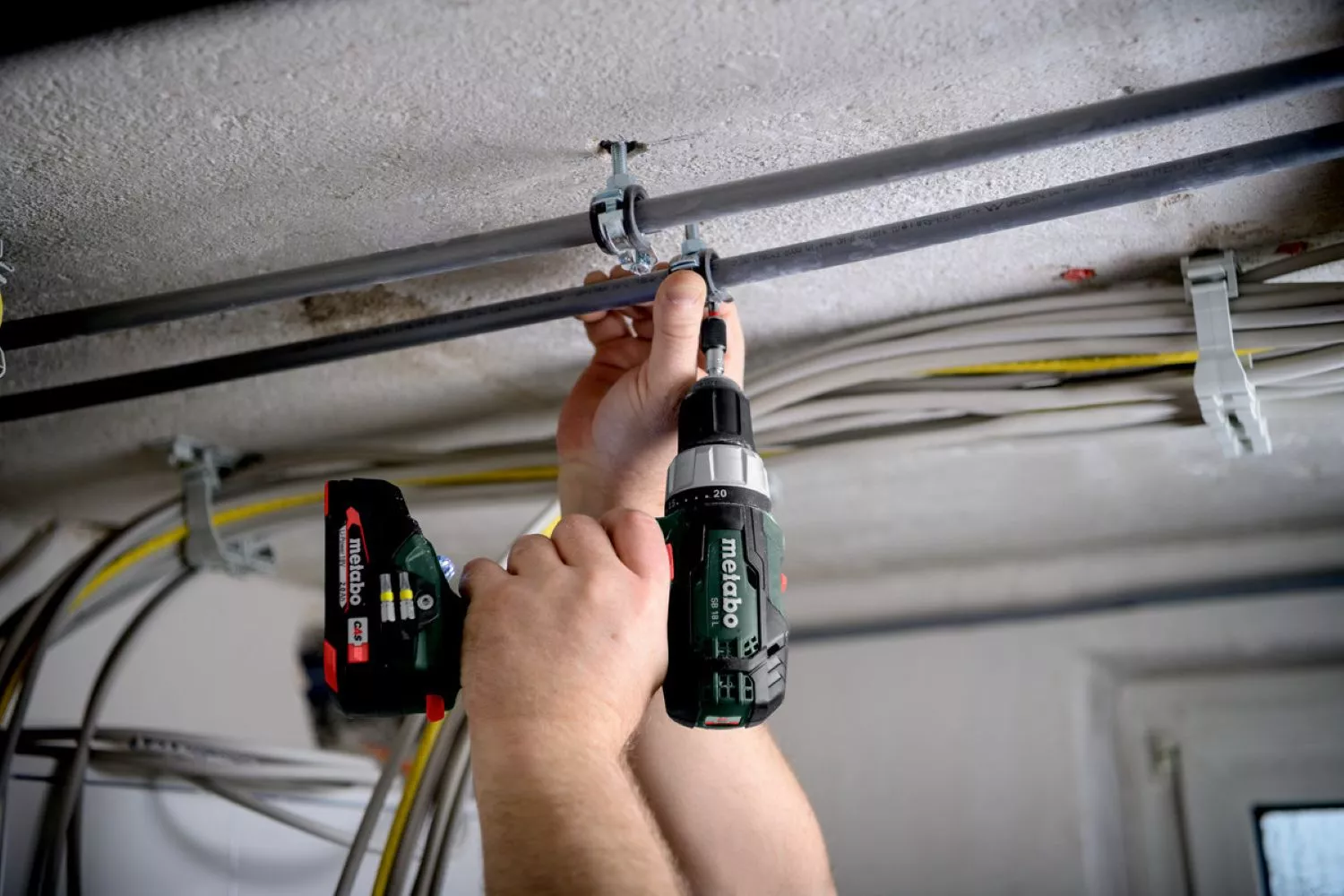 Metabo SB 18 L Atelier mobile 18V Li-ion perceuse-visseuse à percussion set (2x 2.0Ah batteries) dans une mallette incl. set d'accessoires 78 pièces-image