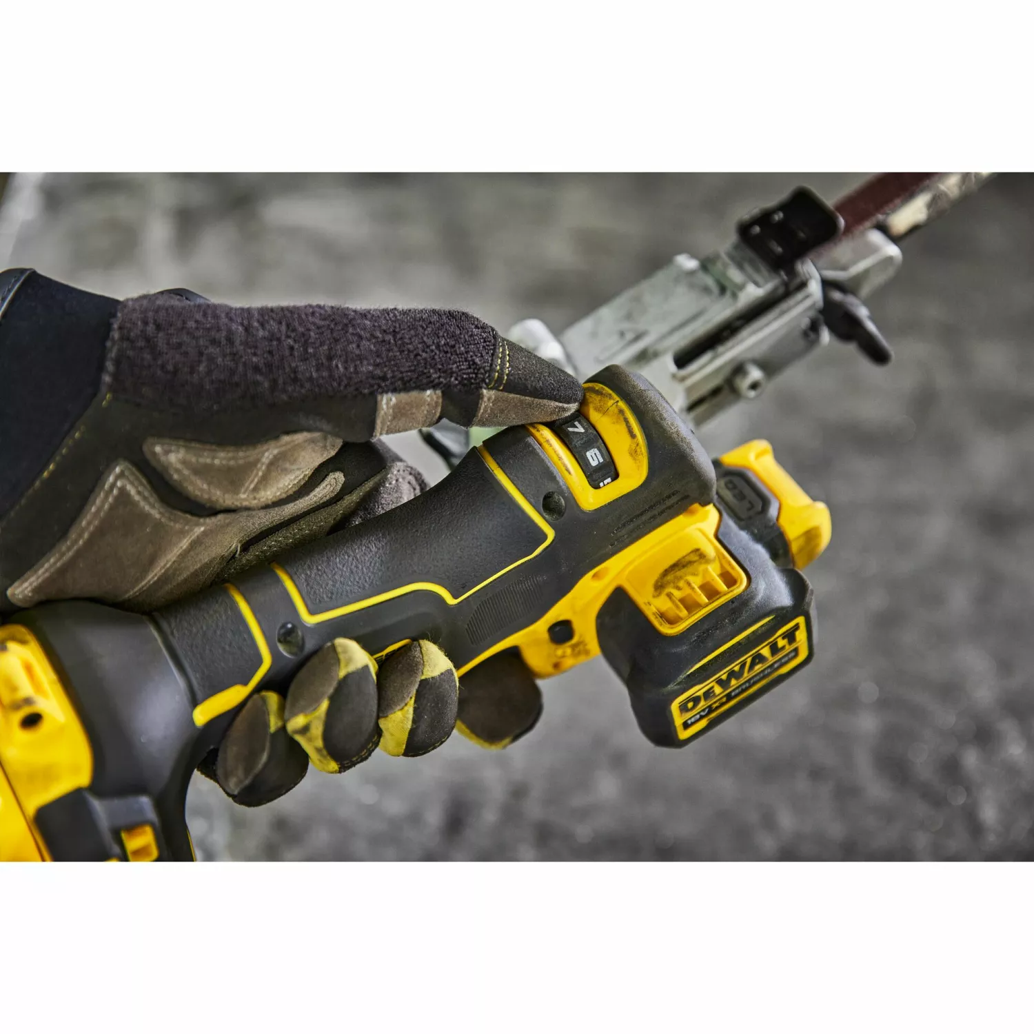 DeWALT DCM200NT 18V Li-ion XR accu stripschuurmachine in TSTAK - 13mm-image