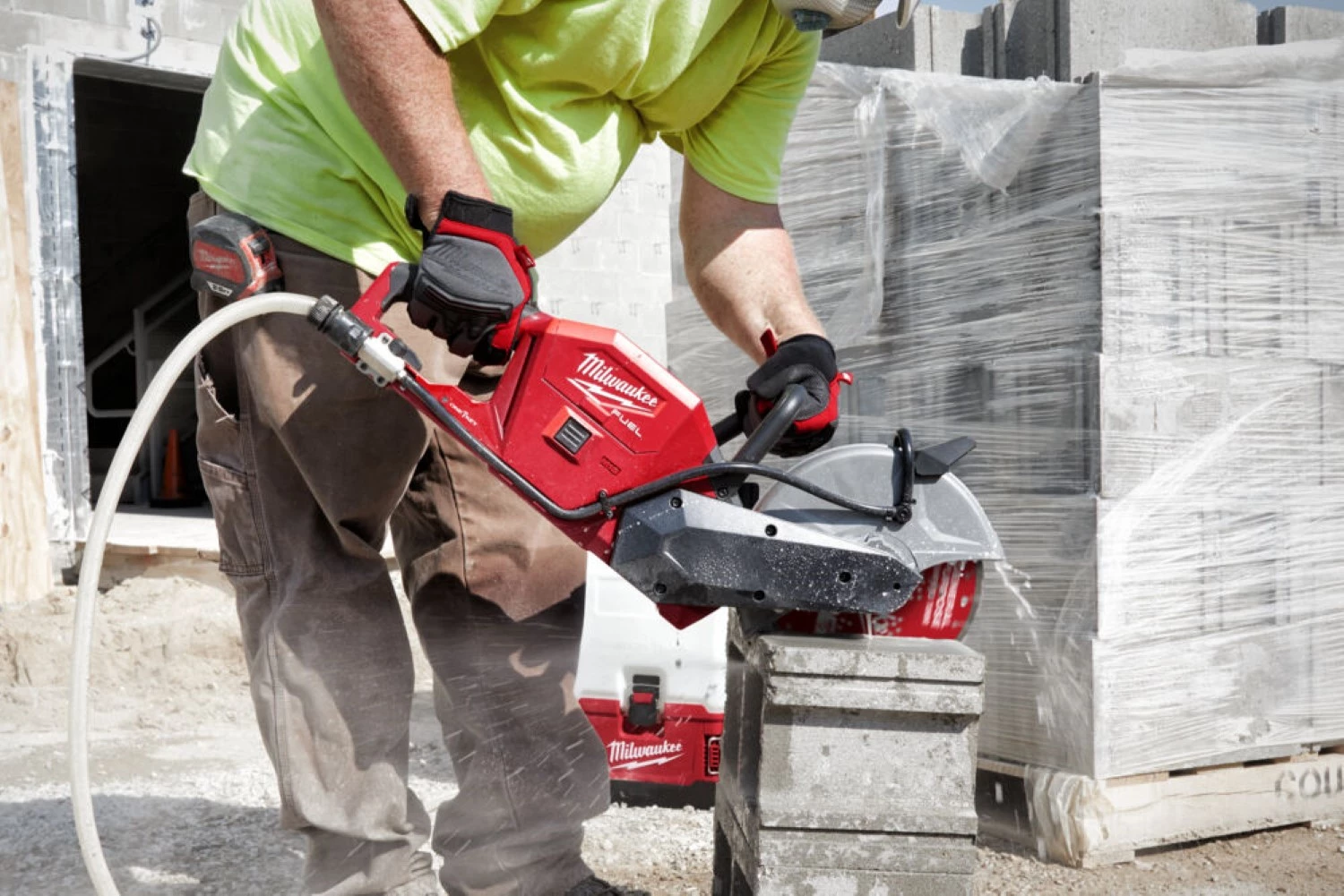 Milwaukee M18 FCOS230-121 Kit de tronçonneuse sans fil 18 V Li-ion (1 batterie 12,0 Ah) - 230 mm-image