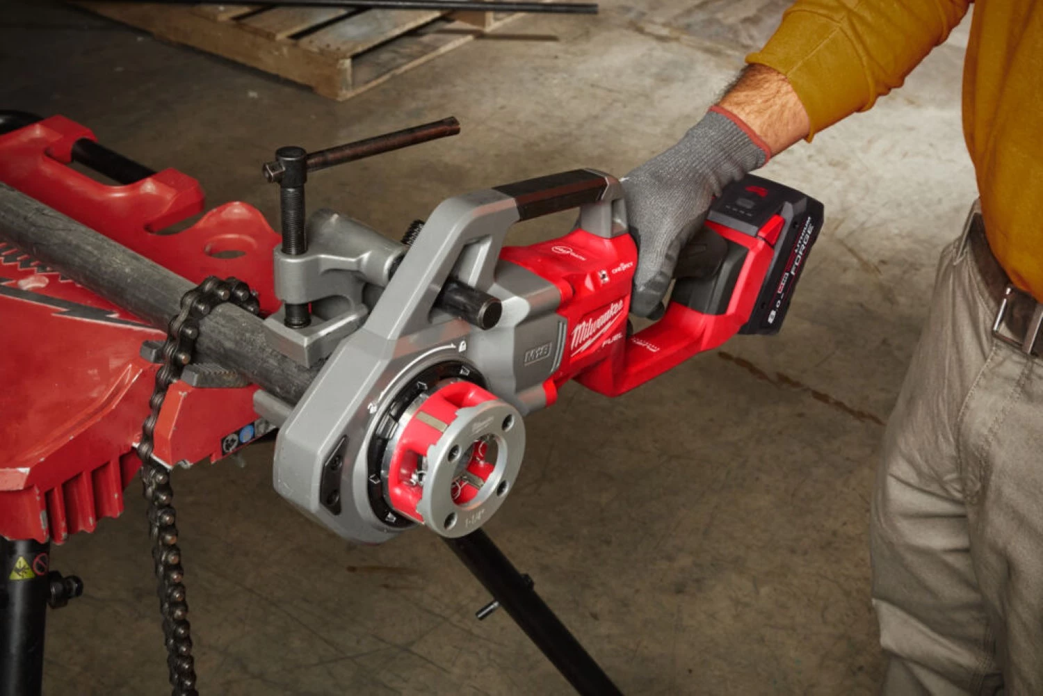 Milwaukee M18 FPT114-802CA 18V Li-ion accu Draadsnijder set (2x 8.0Ah accu) in koffer - 1/8" tot 1 1/4"-image