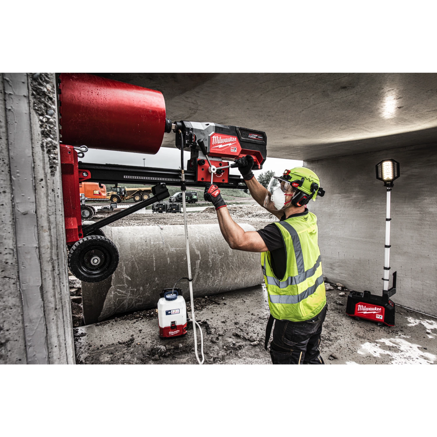 Milwaukee MXF TLIC-601 MX Fuel accu compacte torenlamp set (1x 6.0Ah accu) - 15000Lm-image