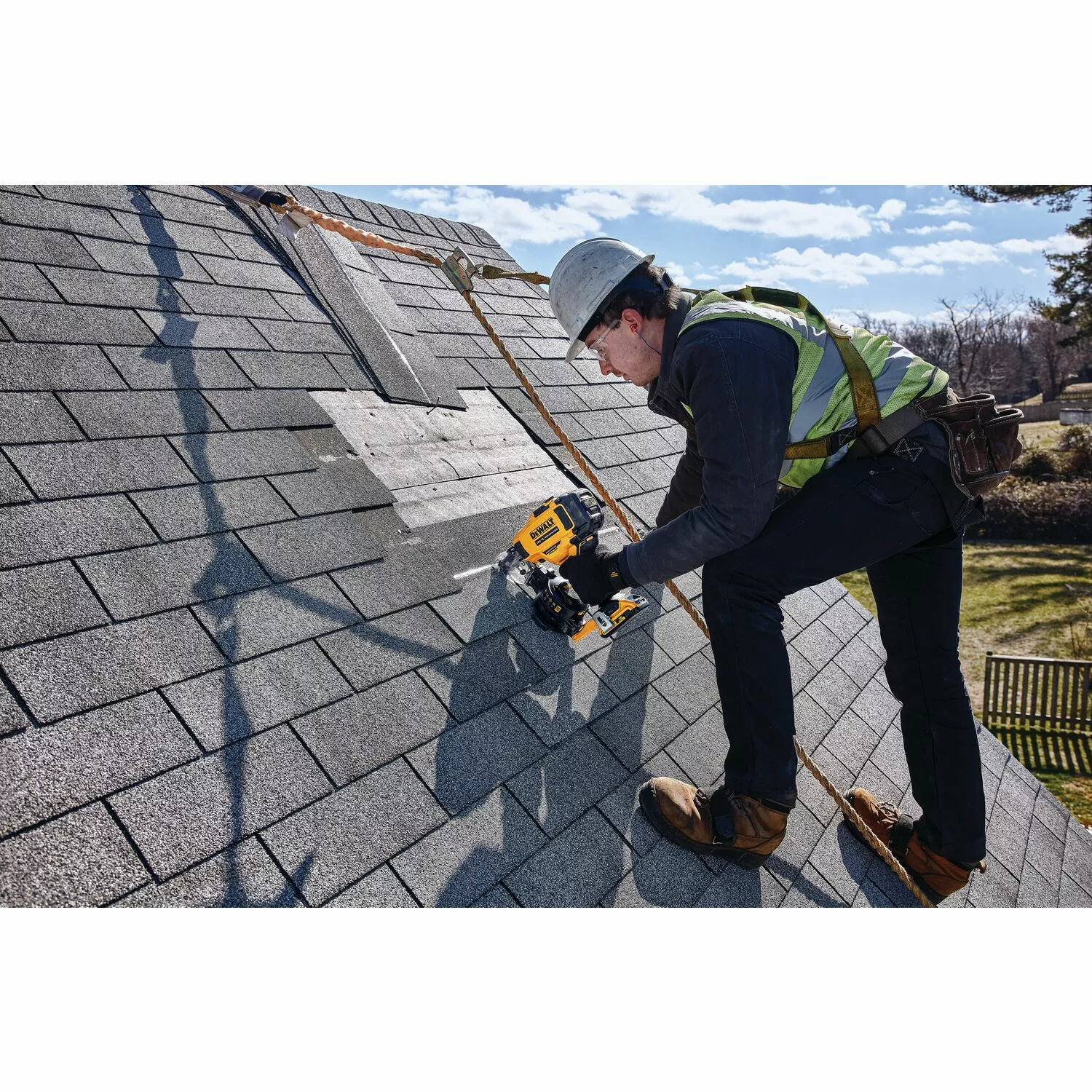 DeWALT DCN45RND2 18 V Li-ion XR kit de cloueur à rouleau sans fil pour toiture (2 x 2,0 Ah) dans TSTAK - 19-45 mm - sans charbons-image