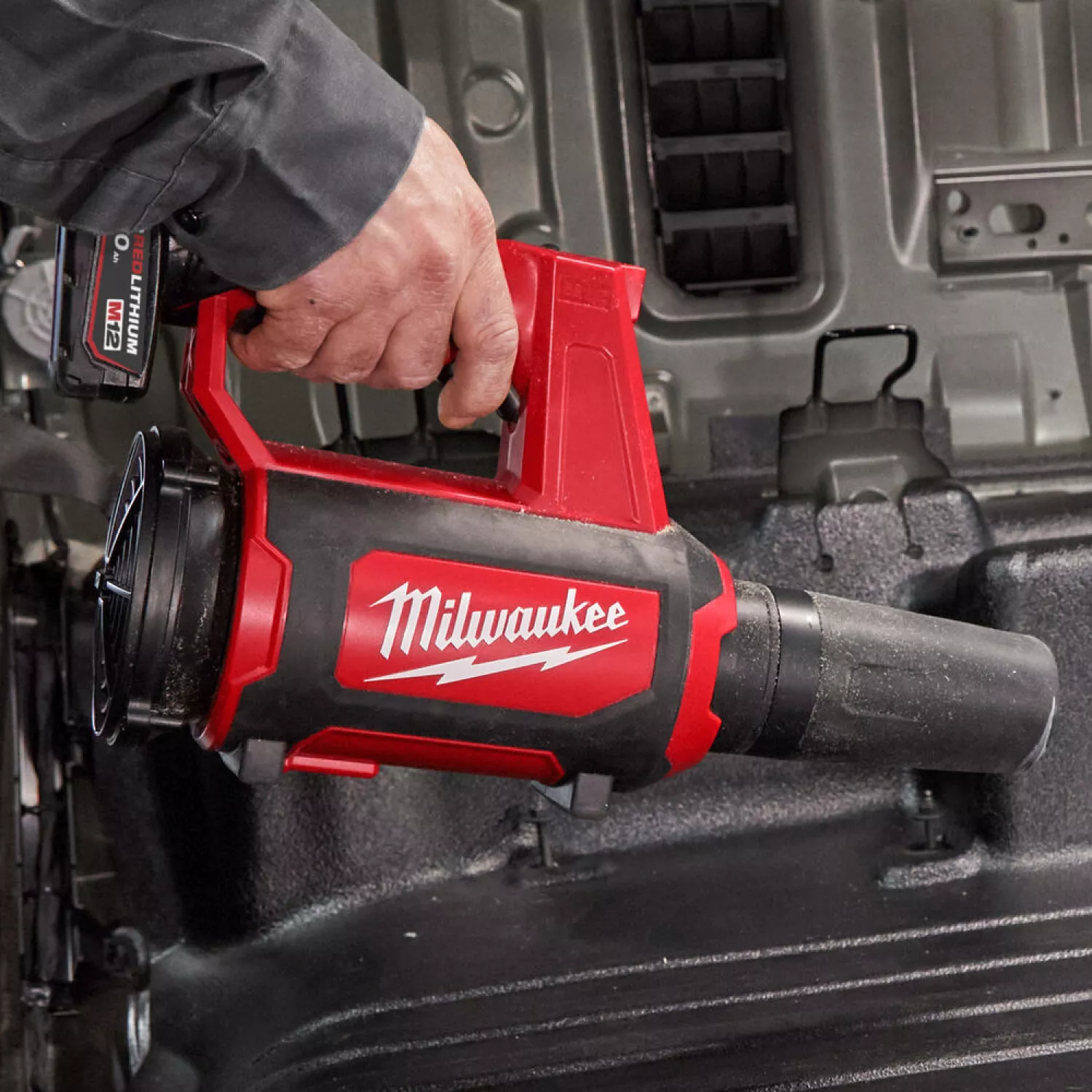 Milwaukee M12 BBL-0 Li-ion accu bladblazer body-image