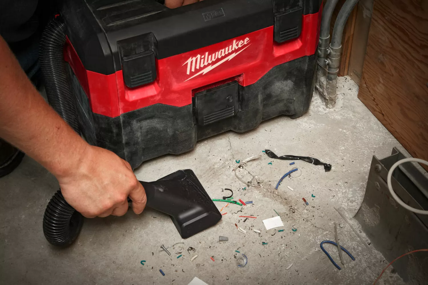 Milwaukee M18 VC2-0 Aspirateur eau et poussière sans fil 18V Li-Ion (machine seule) - 7,5 l-image