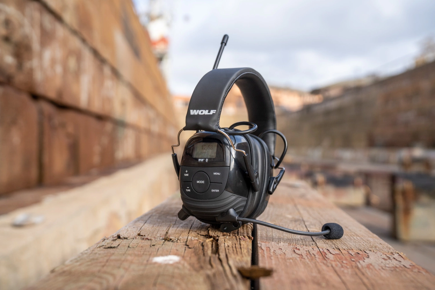 Wolf Headset Pro Bluetooth Gehoorbescherming met radio (DAB+ en FM)-image