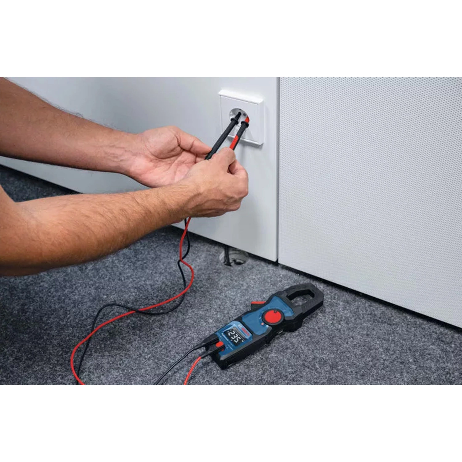 Bosch GMC 600-15 Pince ampèremétrique True-RMS dans un étui + support MH 1 - AC/DC 600 V & AC 600 A - CAT III 600 V / CAT IV 300 V-image