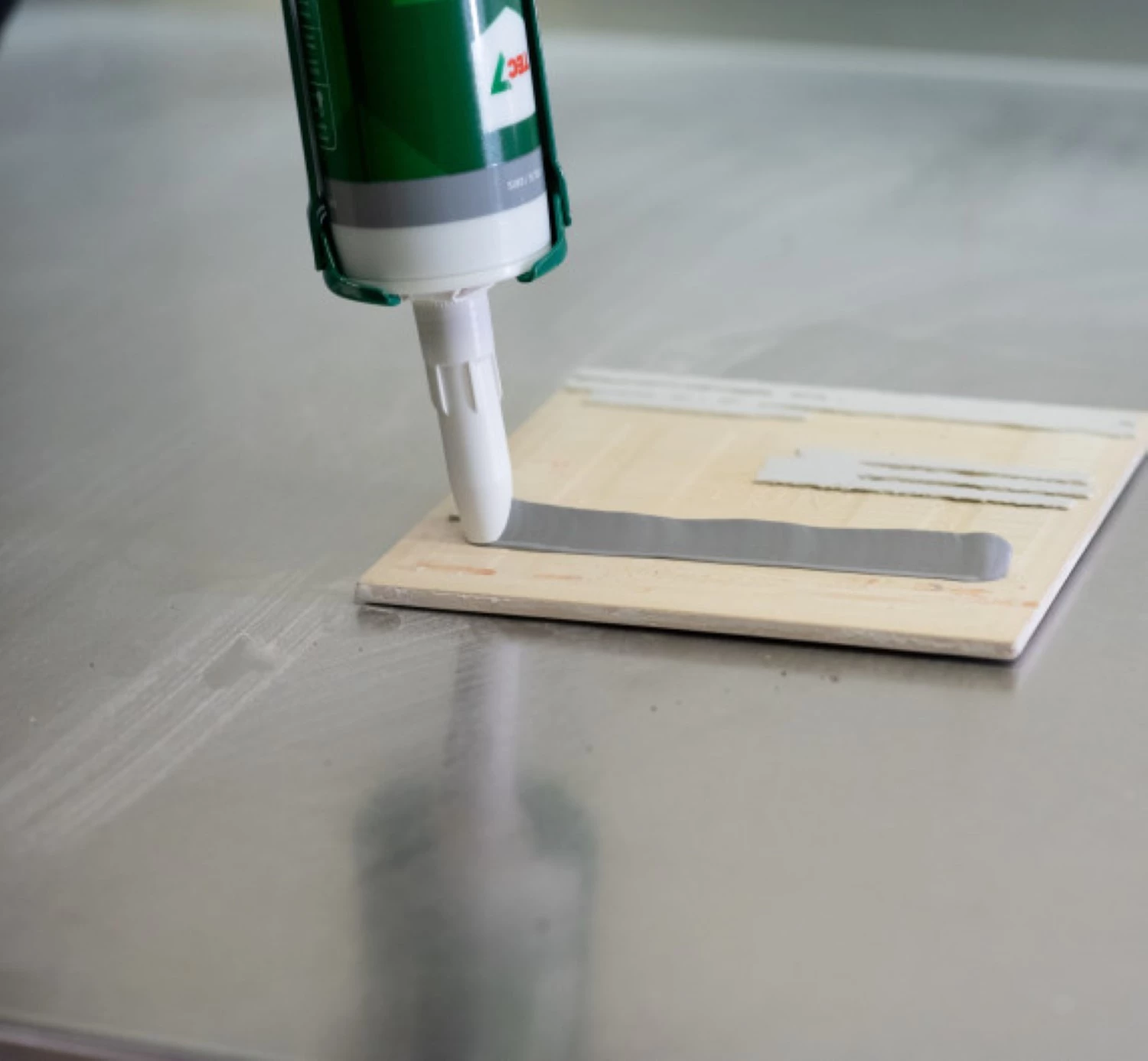 Kit de montage TEC7 X-Tack - noir - tube - 290 ml (12 pièces)-image