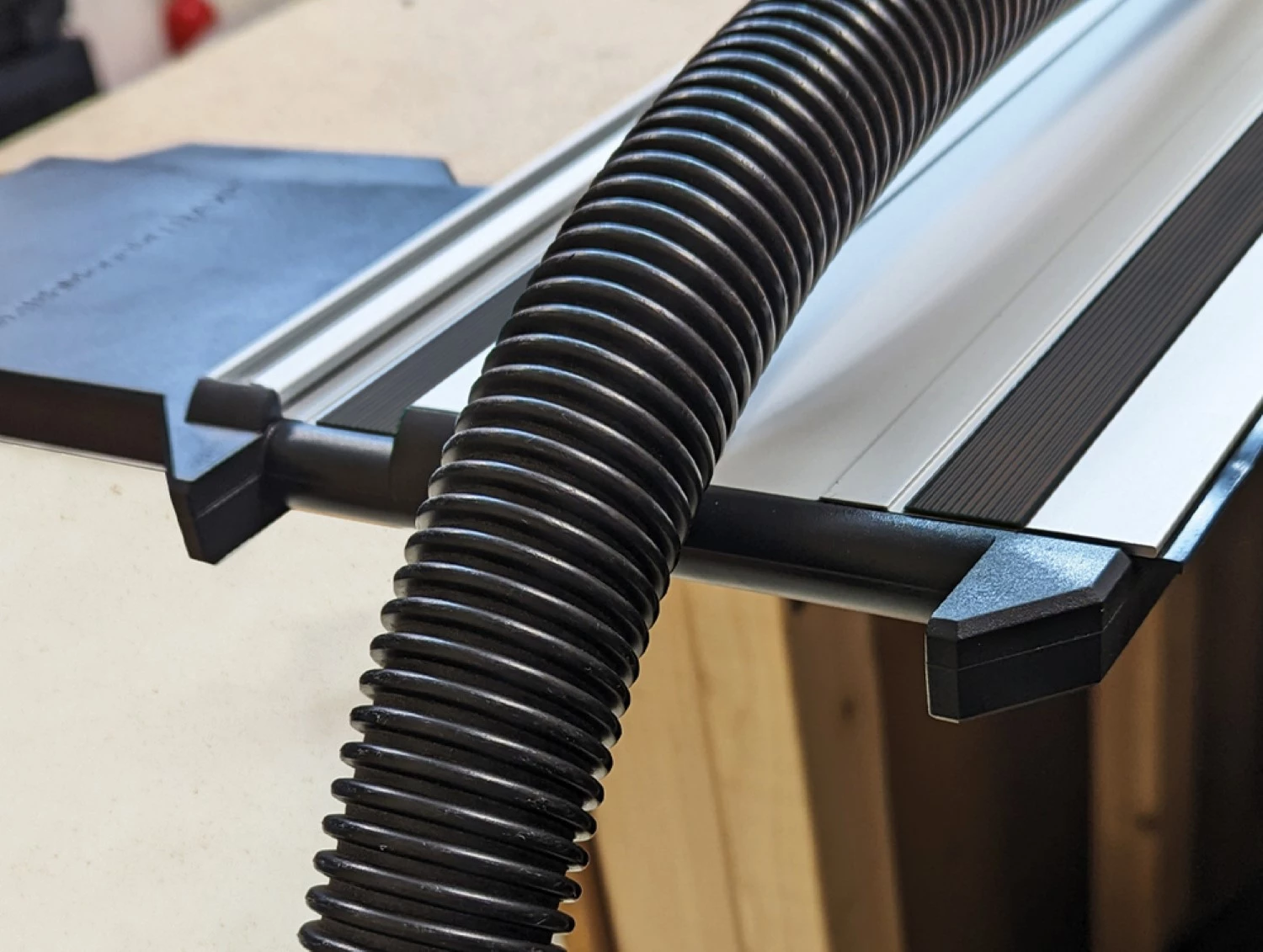 StealthMounts TSS-L-MW-1 Equerre de sciage pour rails de guidage Milwaukee - 90 degrés-image