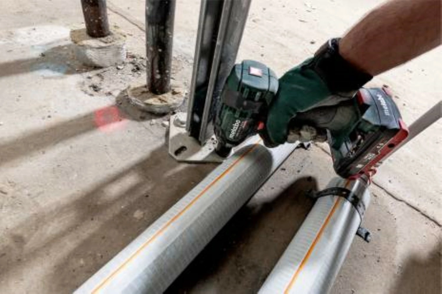 Metabo SSW 18 LTX 300 BL 18V LiHD Accu slagmoersleutel set (2x 4.0Ah LiHD accu) in metaBOX - 300Nm - 1/2" - koolborstelloos-image