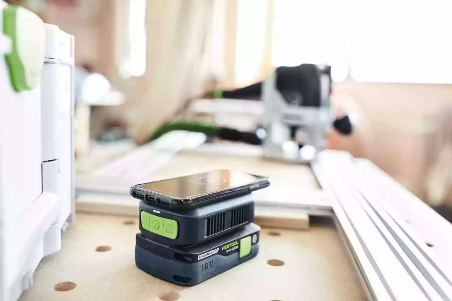 Festool PHC 18 18V Li-Ion accu USB adapter - Telefoon oplader-image