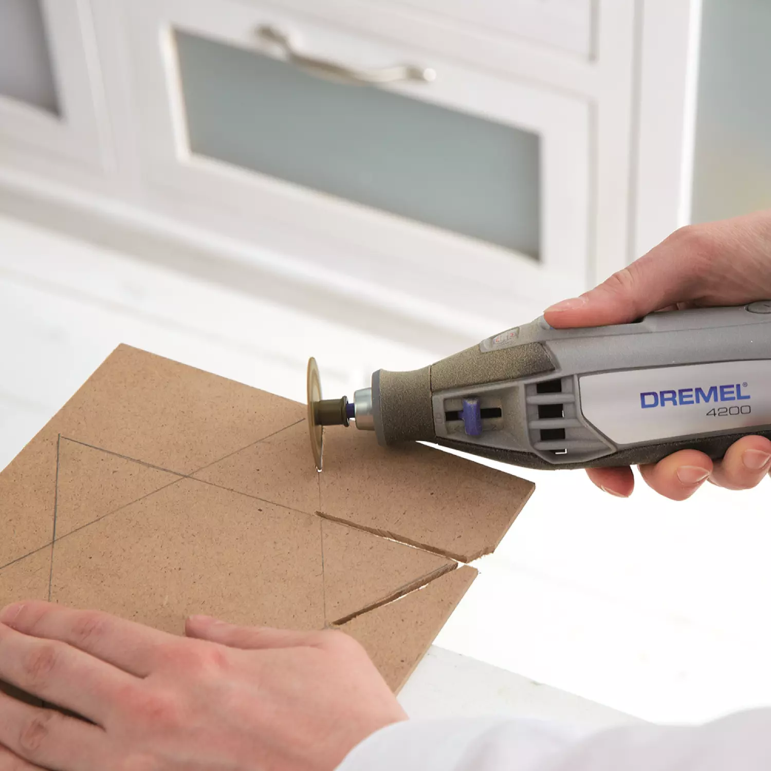 Dremel 2615S544JB - EZ SpeedClic : disque à tronçonner pour la découpe du bois.-image