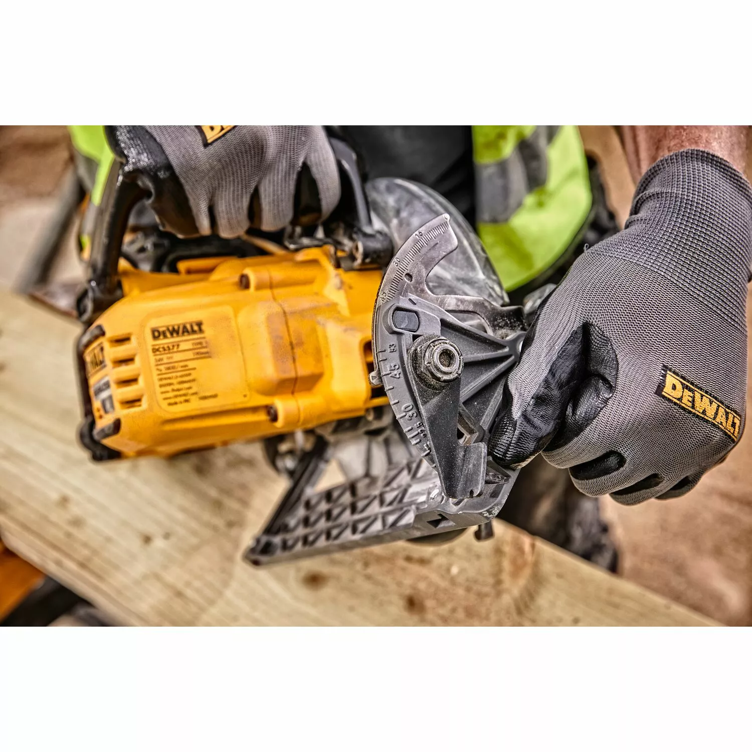 DeWALT DCS577N-XJ Scie circulaire sans fil 54V XR FlexVolt Li-Ion (machine seule) - 190 mm - moteur brushless-image