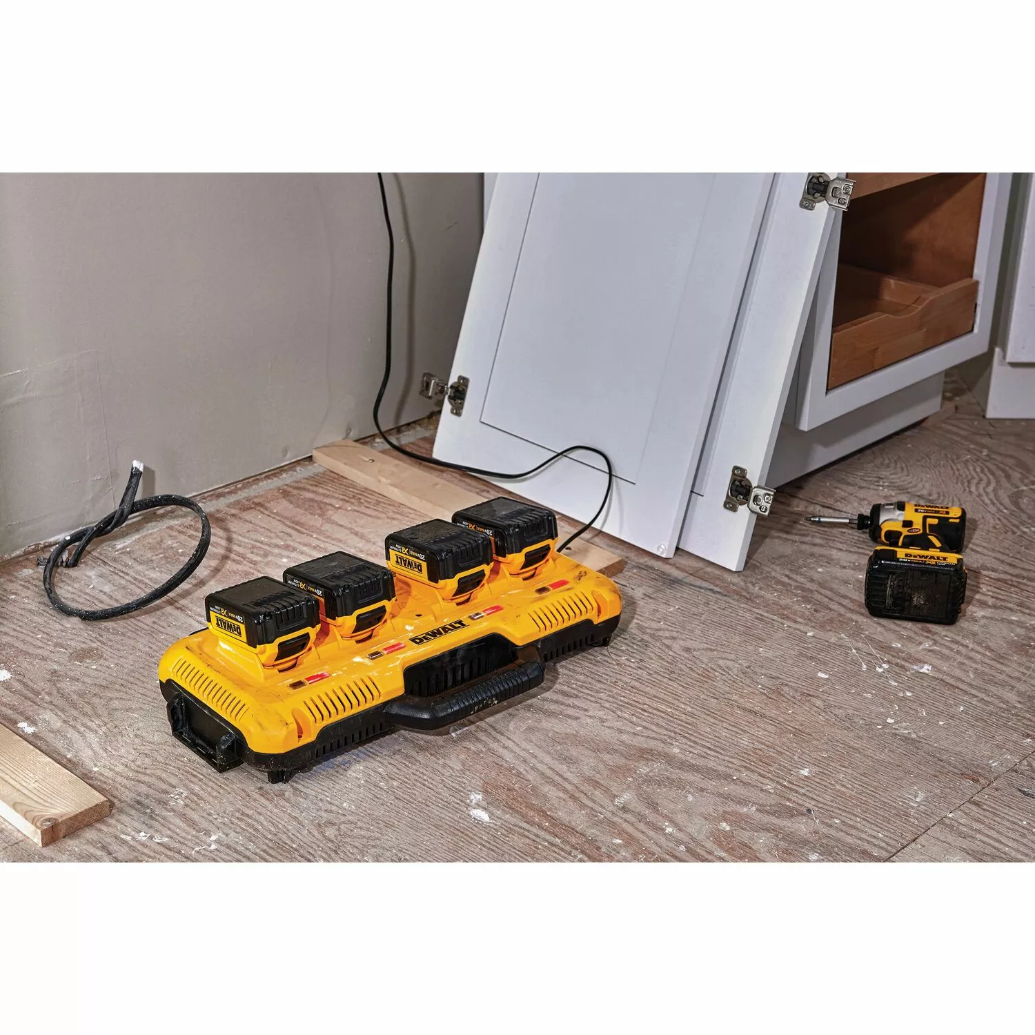 DeWALT DCB104 - Chargeur Li-Ion XR duo 10,8/18/54V-image