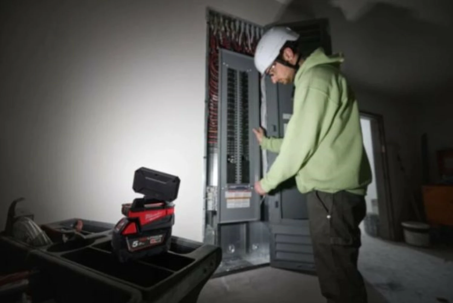 Milwaukee M18 ALIS-0 18V Li-Ion Service Lamp - 1000Lm-image