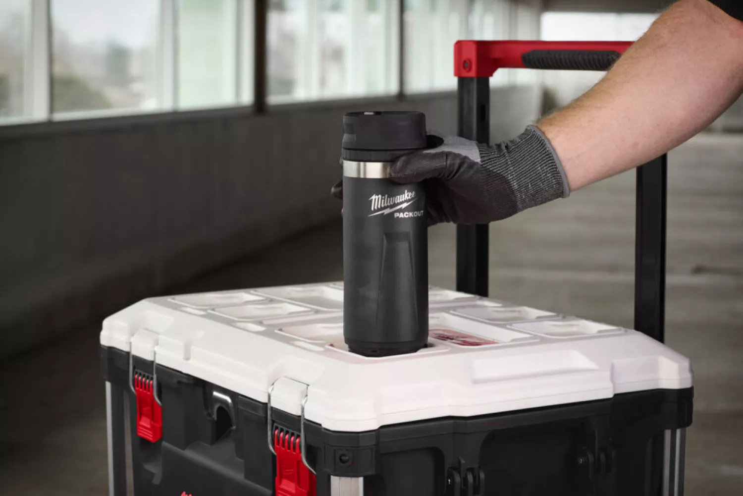 Milwaukee 4932493474 PACKOUT™ Bouteille Thermos - 532 ml - bouchon à boire - noir-image