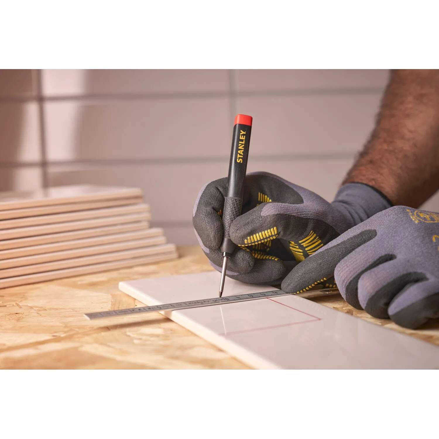 Stanley STHT47005-0 Markeerstift voor diep bereik met holster - Rood
