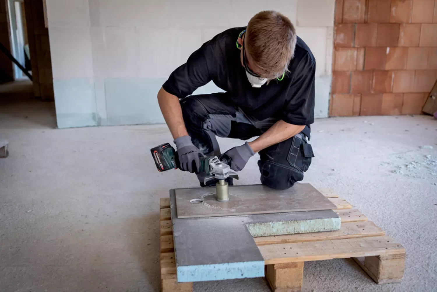 Metabo W 18 L BL 9-125 18V Li-Ion accu haakse slijper body in metaBOX - 125mm-image