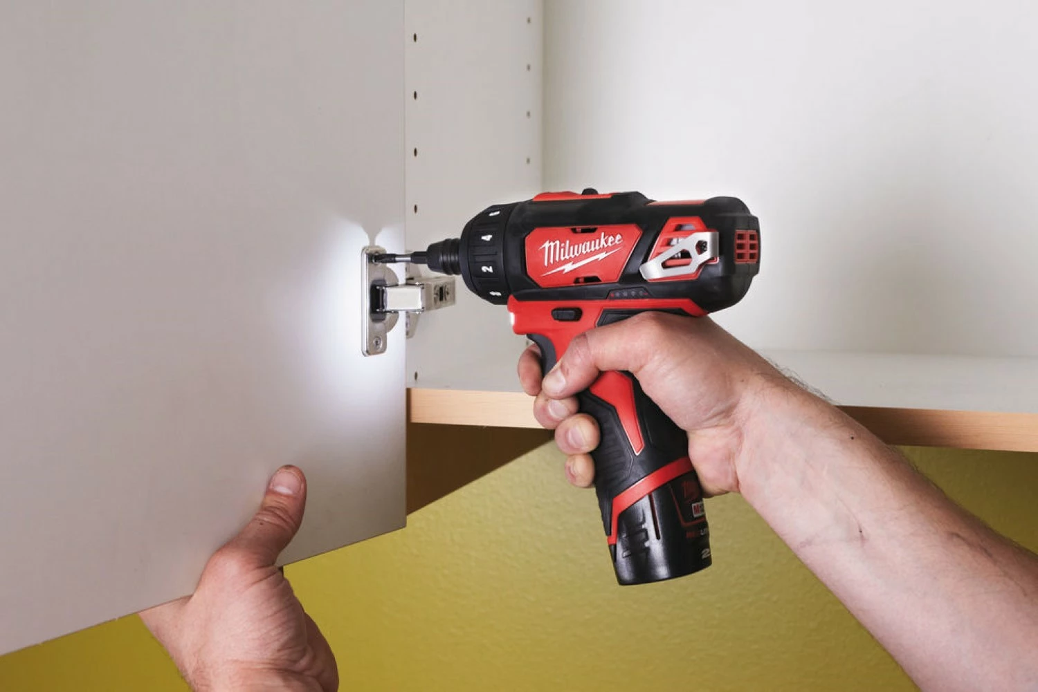 Milwaukee M12 BD-202C 12V Li-Ion accu boor-/schroefmachine set (2x 2.0Ah accu) in koffer-image