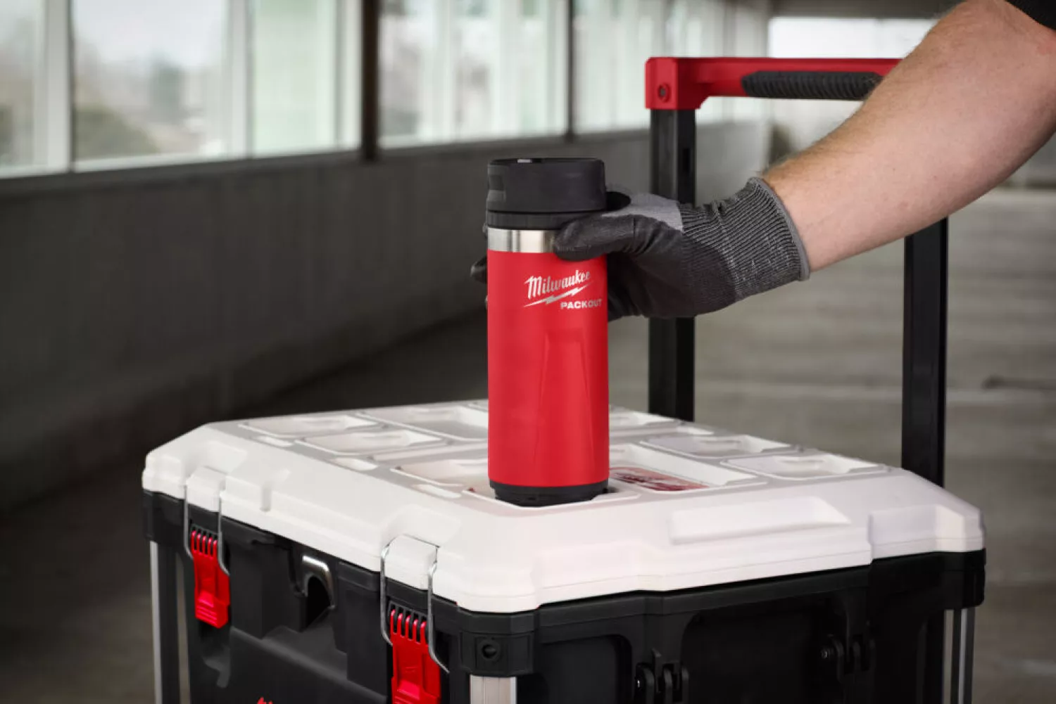 Milwaukee 4932493473 PACKOUT™ Bouteille thermos - 532 ml - bouchon à boire - rouge-image