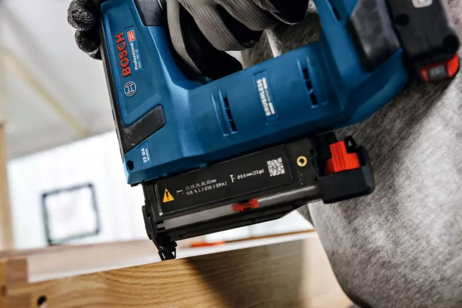 Bosch GNH 18V-35 Batterie 18 V pour agrafeuse à bois - 0,6 mm - 15-35 mm - droite-image