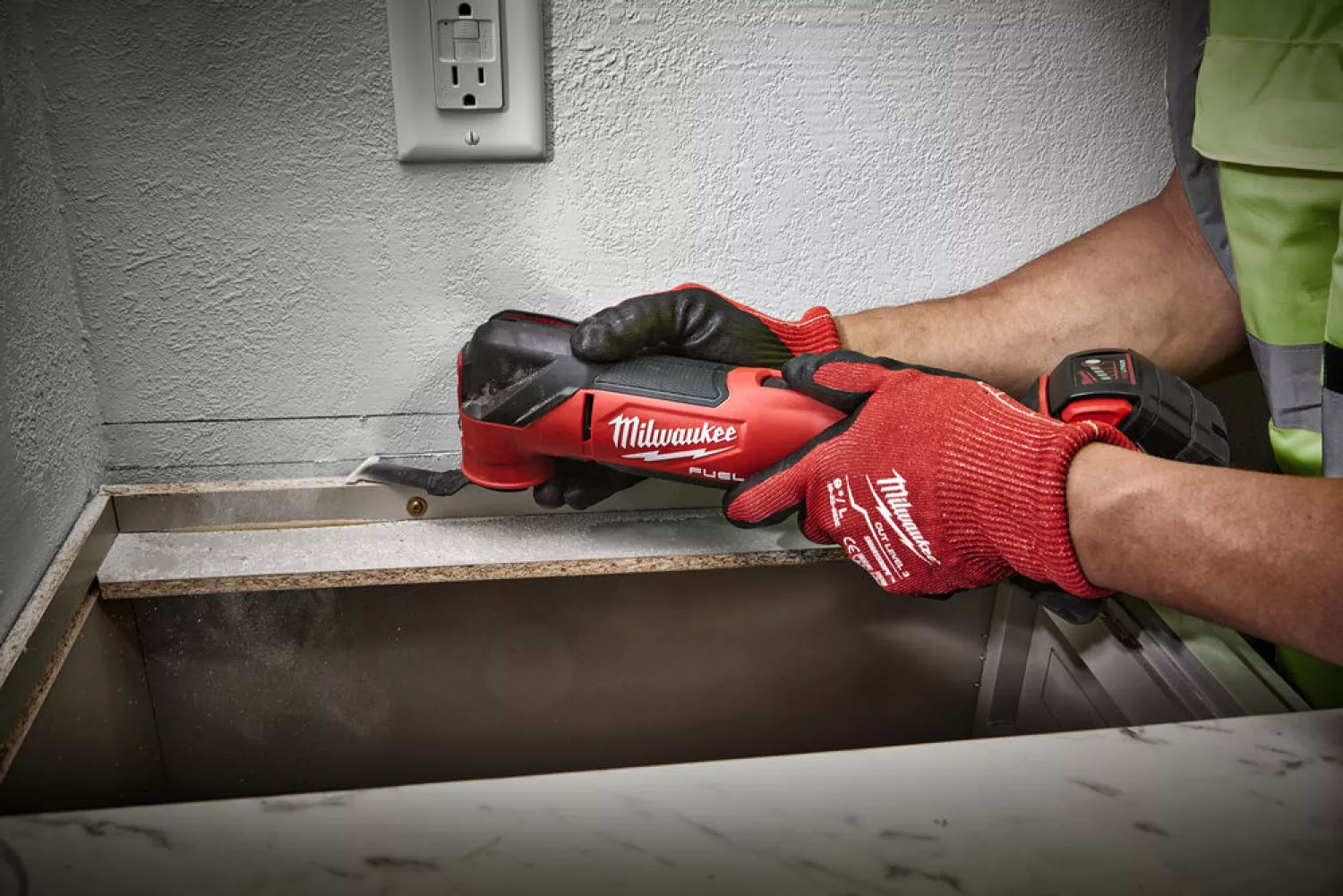 Milwaukee M18 FMT-502X 18V Li-ion Accu multitool set (2x 5.0Ah) + 8 delige accessoireset in HD Box-image