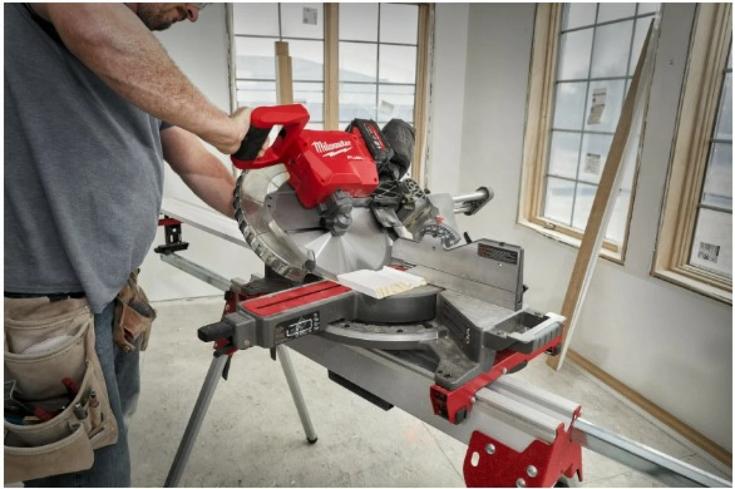 Milwaukee M18 FMS305-121 Scie à onglet électrique sans fil-image