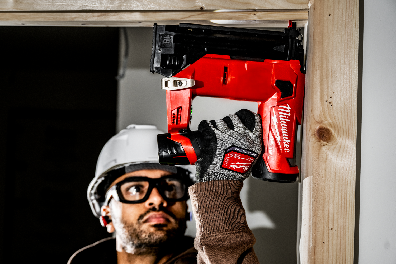 Milwaukee M12 FCN18GS-202X 12V Li-ion Cloueuse droite set (2x batterie 2,0Ah) en coffret HD - 18Ga-image