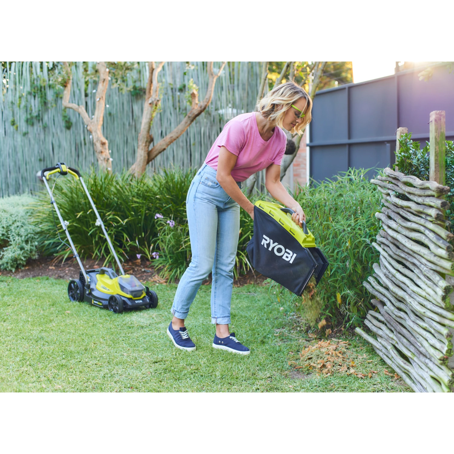 Ryobi RLM18X33B40 Kit tondeuse à gazon sans fil 18V Li-Ion (1x 4.0Ah) - 33cm-image