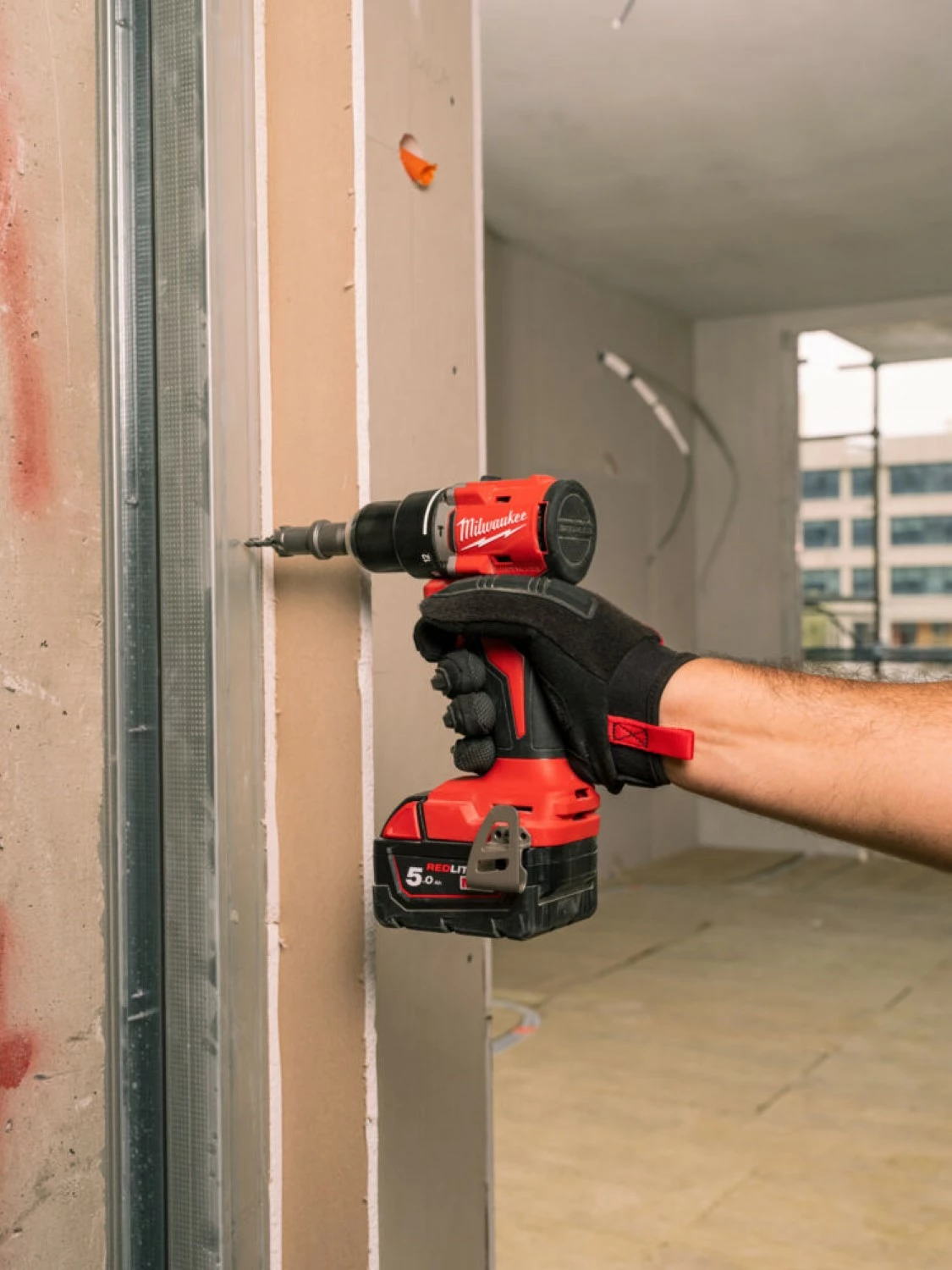 Milwaukee M18 BLPDRC-502C Perceuse à percussion (2x batterie 5.0Ah) - sans charbon - en coffret-image