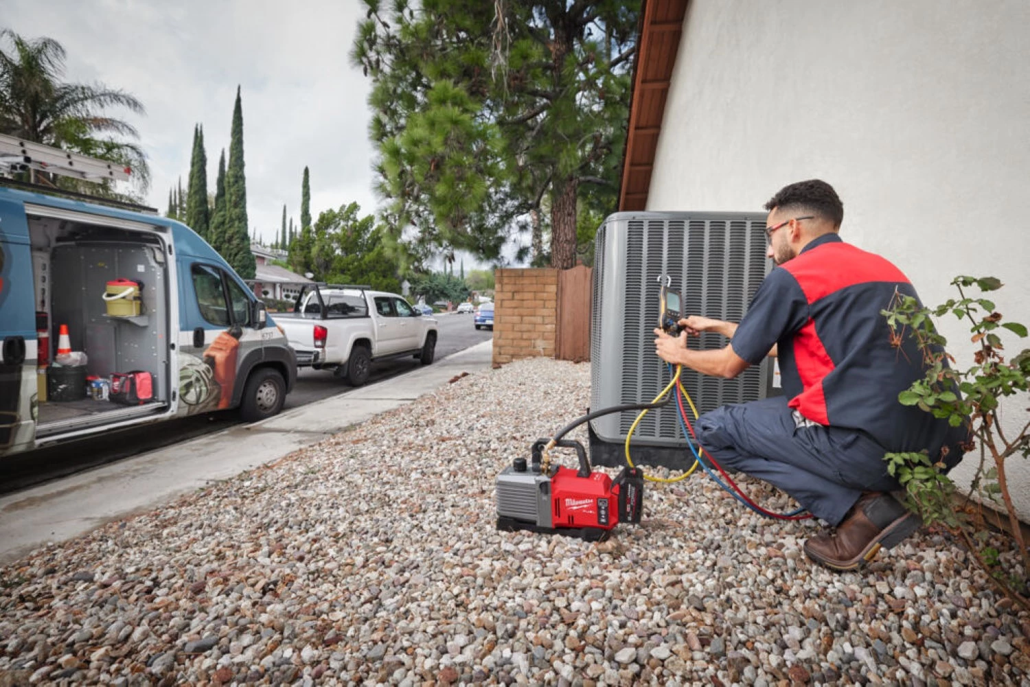 Milwaukee M18 FVP5-801 18 V Li-ion Pompe à vide sans fil (1 batterie 8,0 Ah)-image