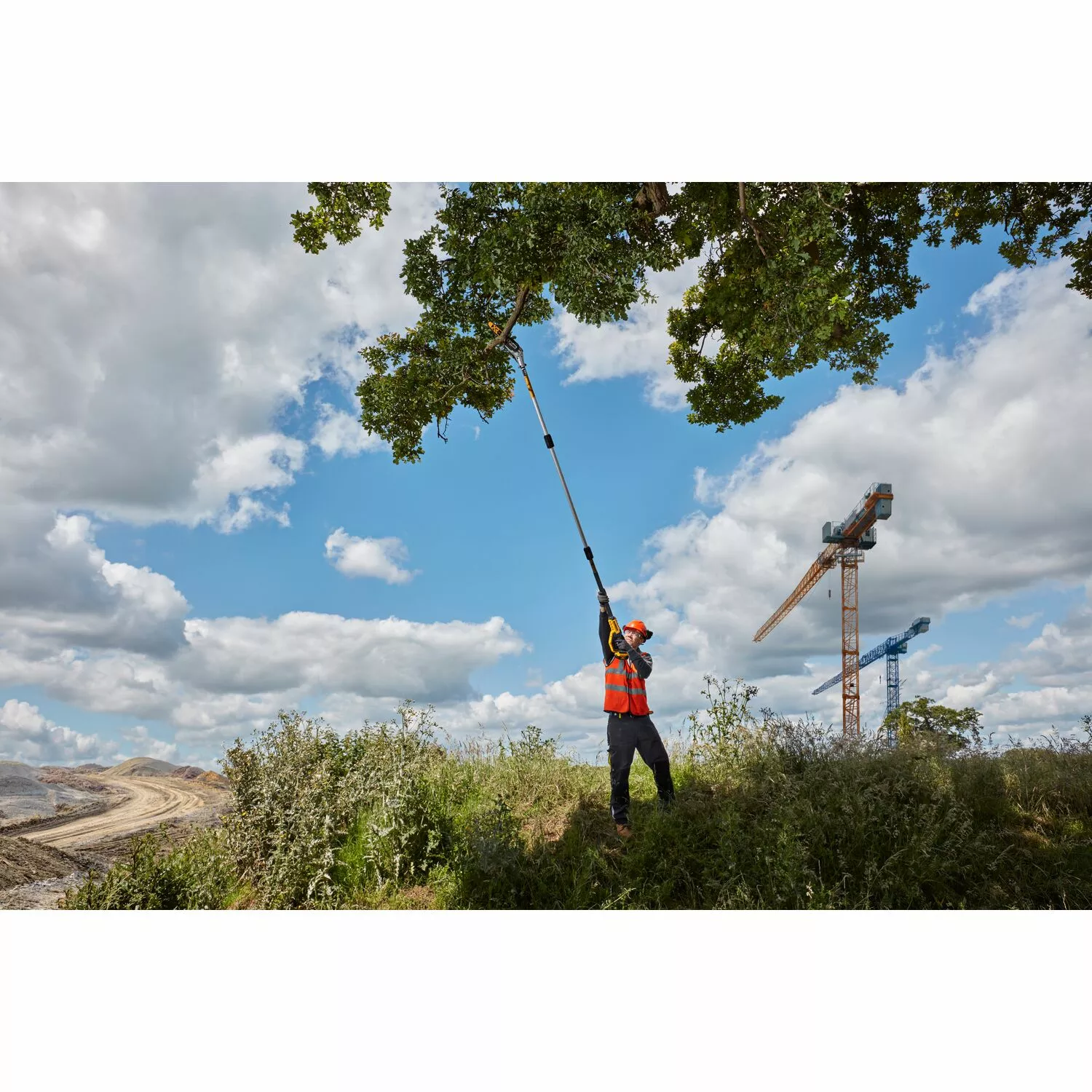 DeWALT DCMPS567P1 18V XR Li-Ion Scie à chaîne télescopique set (1x 5.0Ah Batterie) - Sans balai - 200mm-image