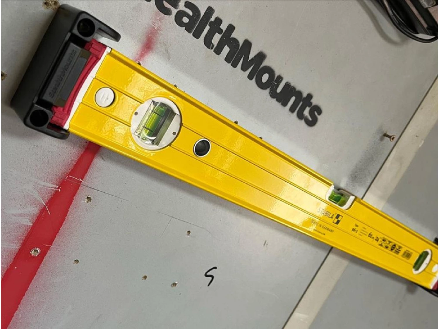 StealthMounts OM-LM-RED-2 Supports de niveau - Rouge - 2 pièces-image