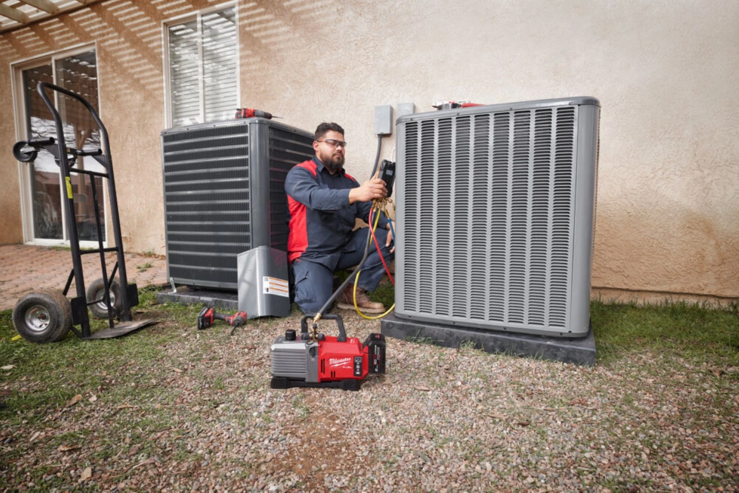 Milwaukee M18 FVP5-801 18 V Li-ion Pompe à vide sans fil (1 batterie 8,0 Ah)-image