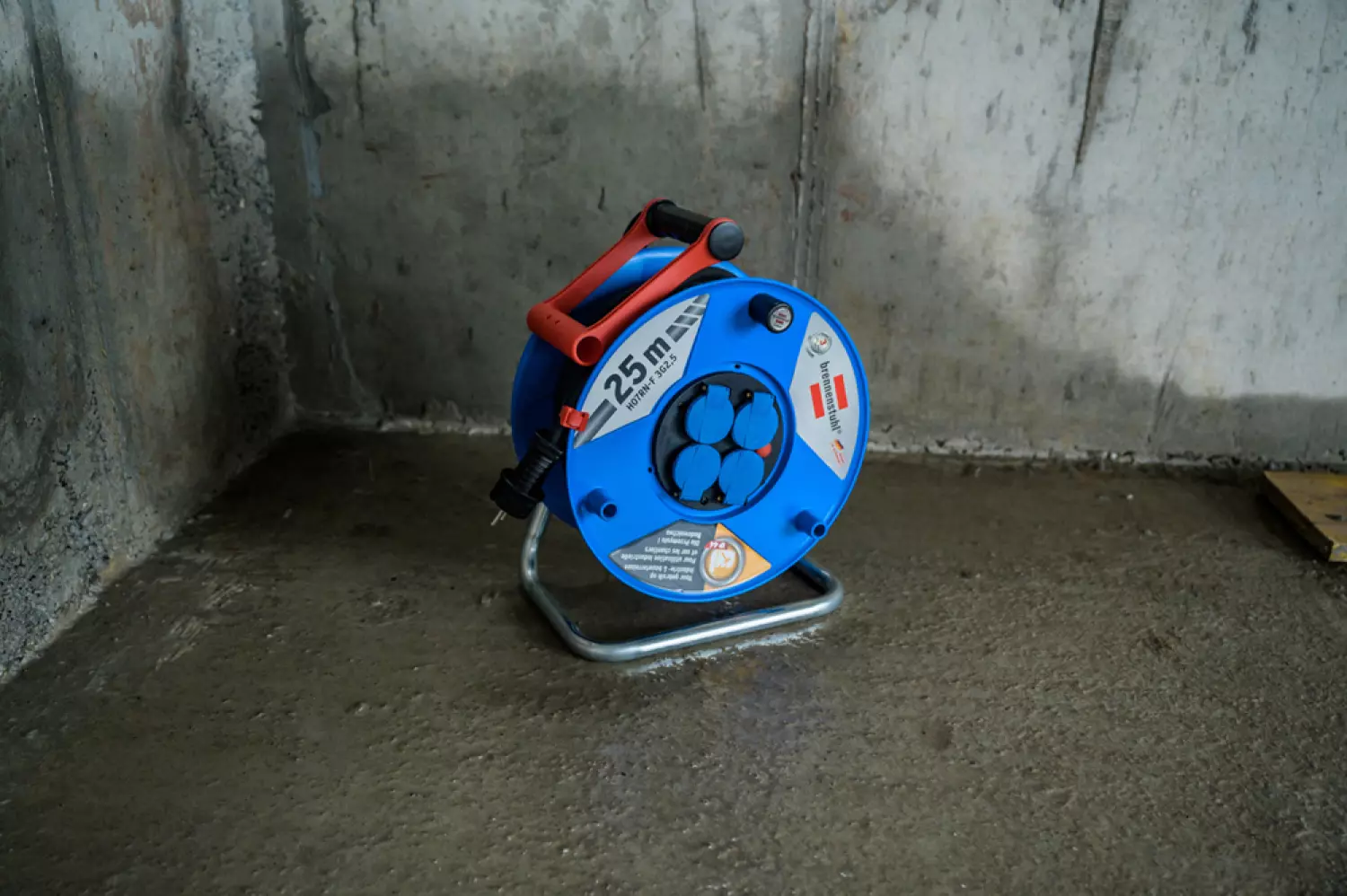 Brennenstuhl Enrouleur de câble Garant IP44 pour chantier et professionnel 25m H07RN-F 3G2.4-image