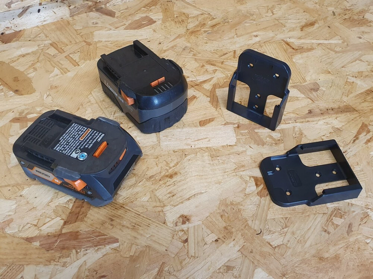 StealthMounts BM-RG18-BLK-6 Supports de batterie pour Ridgid et AEG 18v - Noir - 6 pièces-image