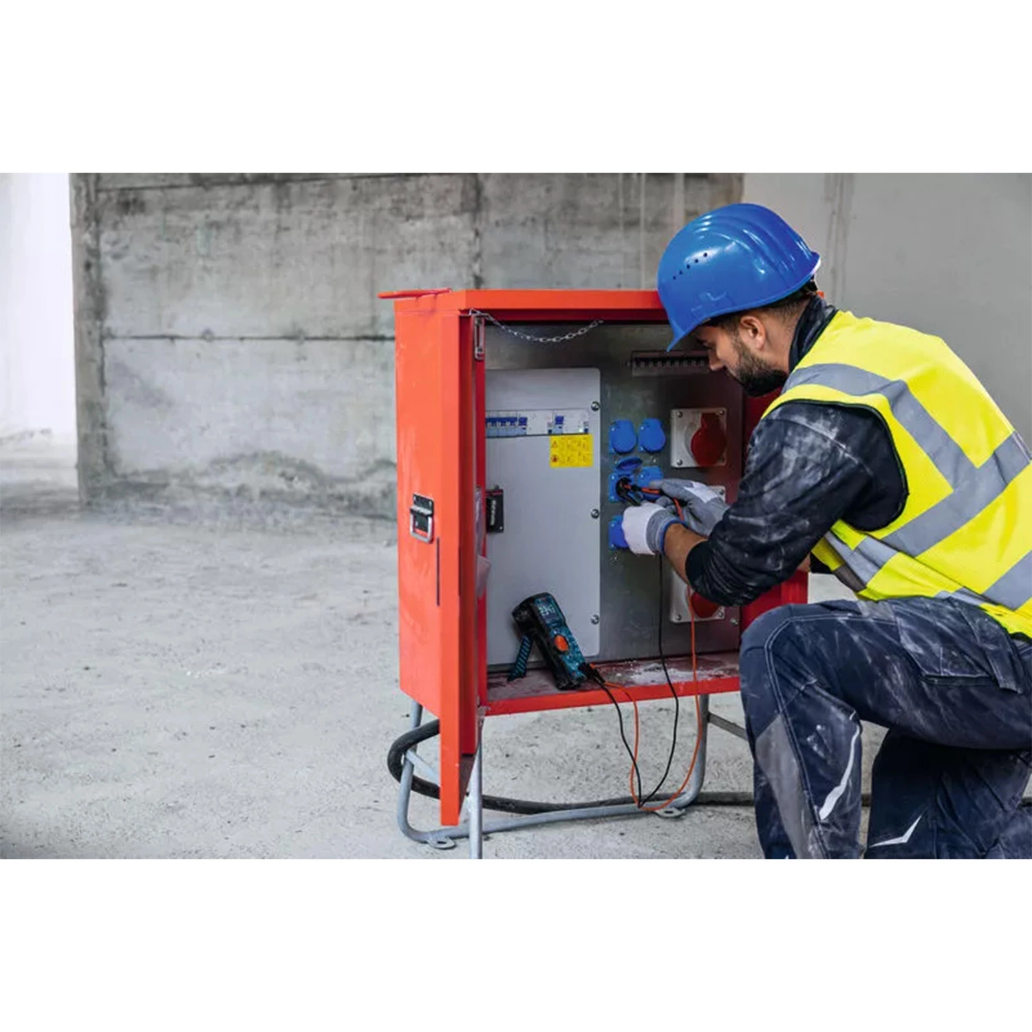 Bosch GDM 600-15 Multimètre numérique True RMS dans un étui - AC/DC 600 V & 10 A - CAT III 600 V-image