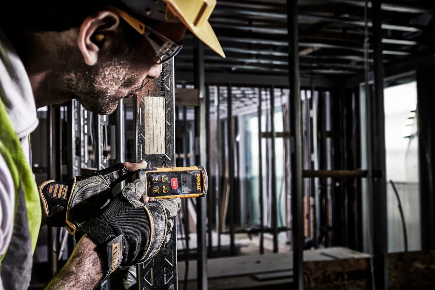DeWALT DW03050 - Télémètre laser dans étui - 50m-image