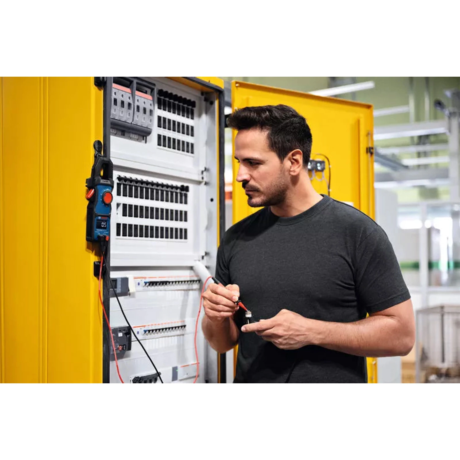 Bosch GMC 600-15 Pince ampèremétrique True-RMS dans un étui + support MH 1 - AC/DC 600 V & AC 600 A - CAT III 600 V / CAT IV 300 V-image