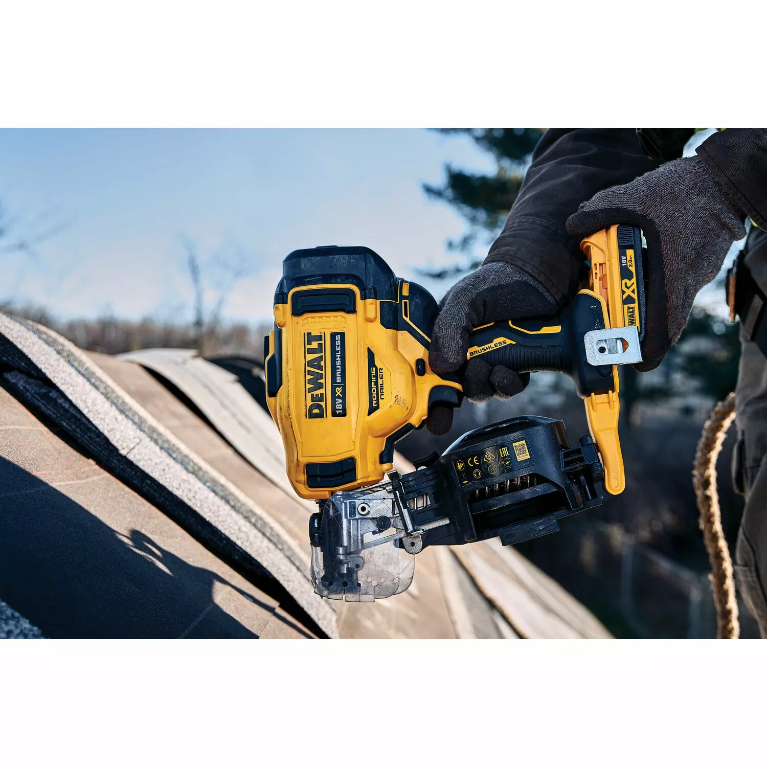 DeWALT DCN45RND2 18 V Li-ion XR kit de cloueur à rouleau sans fil pour toiture (2 x 2,0 Ah) dans TSTAK - 19-45 mm - sans charbons-image