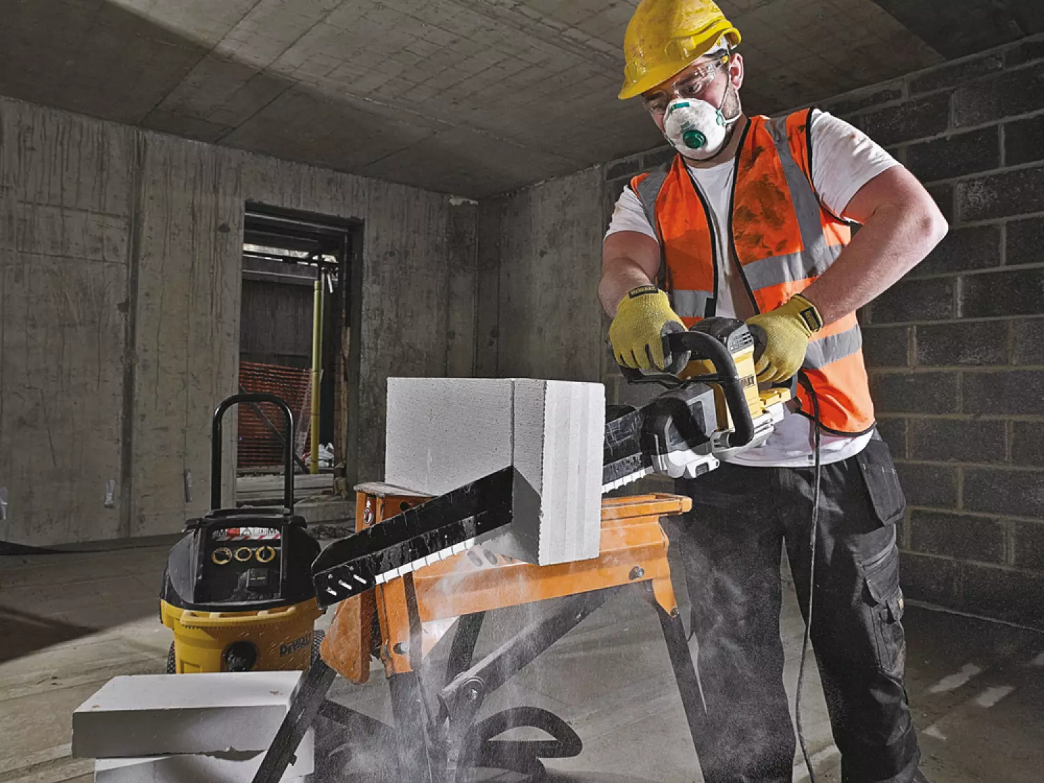 DeWALT DWE399 Alligatorzaag - 1700W - 430mm-image