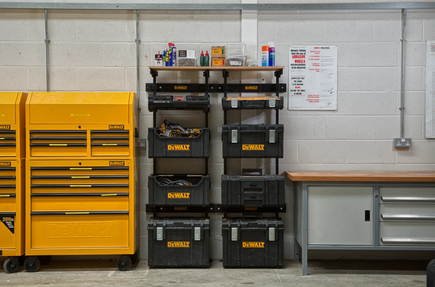 DeWALT DWST1-75694 Werkplaatsrek - 65 x 33 x 180 cm