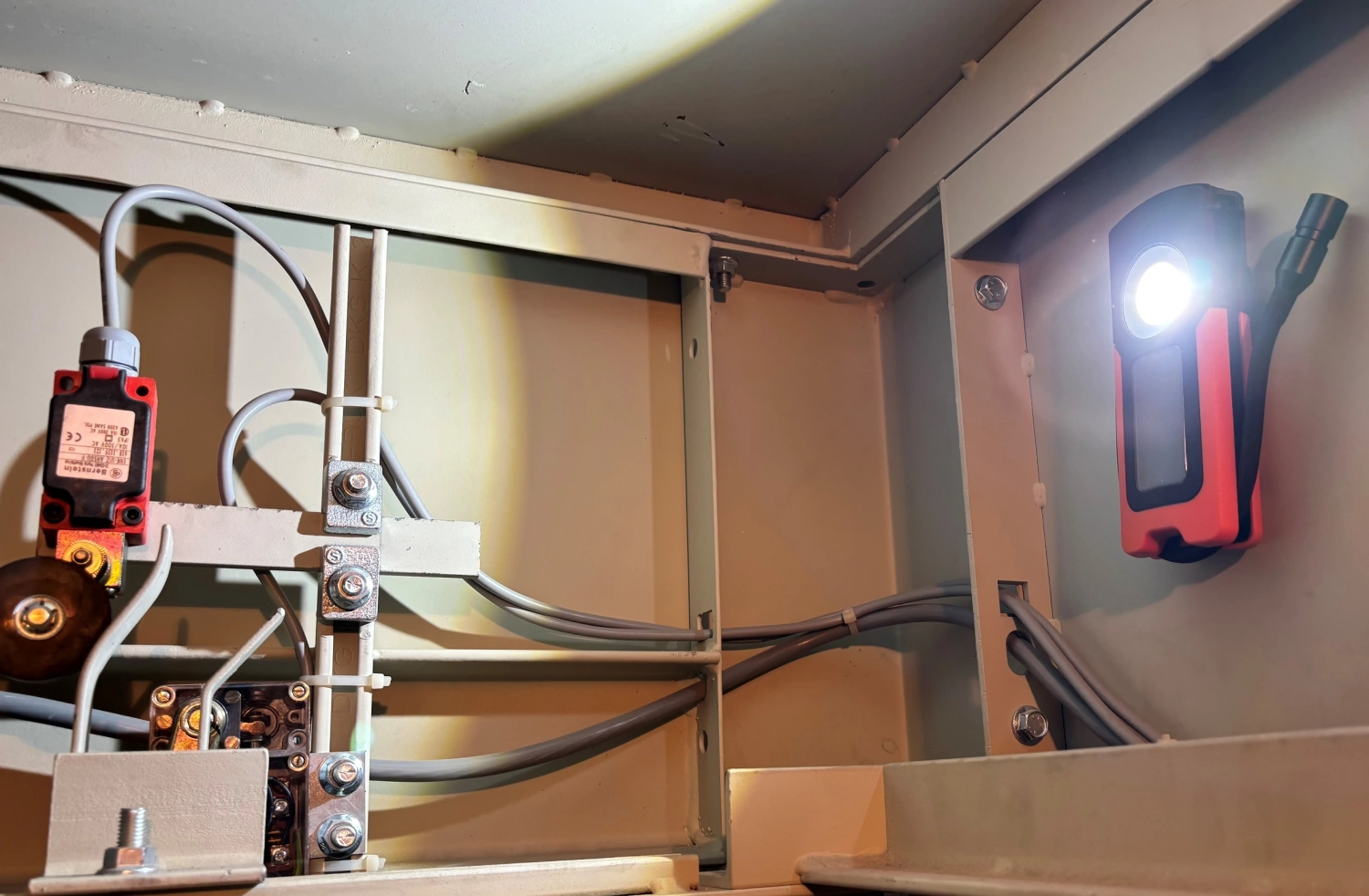 Bailey RoBust LED Inspect - 15W - 6500K - 1500+300lm - IP54 - 5V - CLIII-image