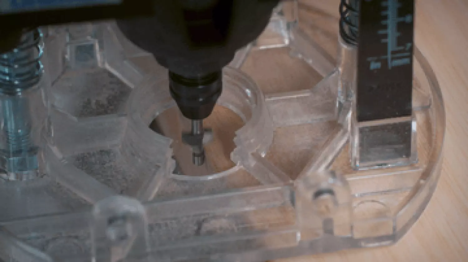 DREMEL 660JA 7-Delige multifunctionele Frezenset in houten koffer-image