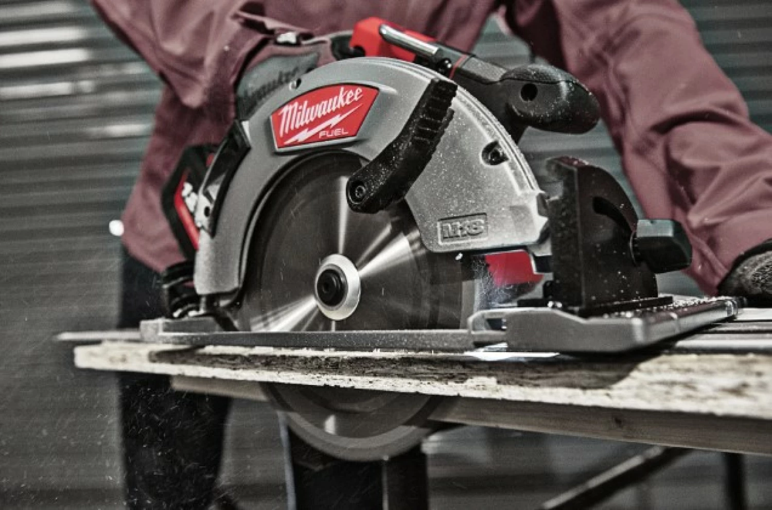 Milwaukee M18 FCSG66-121C Scie circulaire sans fil-image